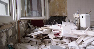Демонтаж хрущевки в Приморско-ахтарске - удаление старых полов и стен по выгодной цене от 1743 рублей.