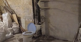 Демонтаж сантехкабины в панельном доме - цена от 1025 рублей | Сварной-Прр